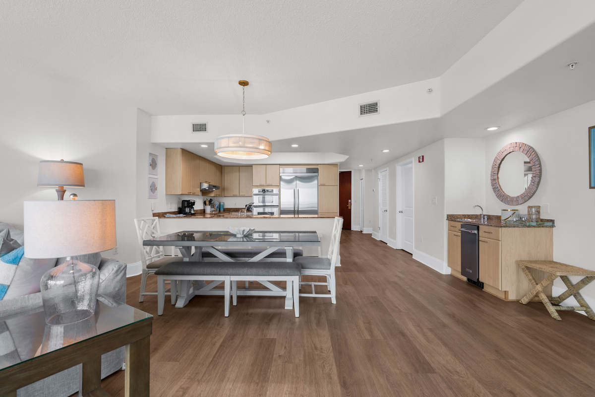 Dining/Bar