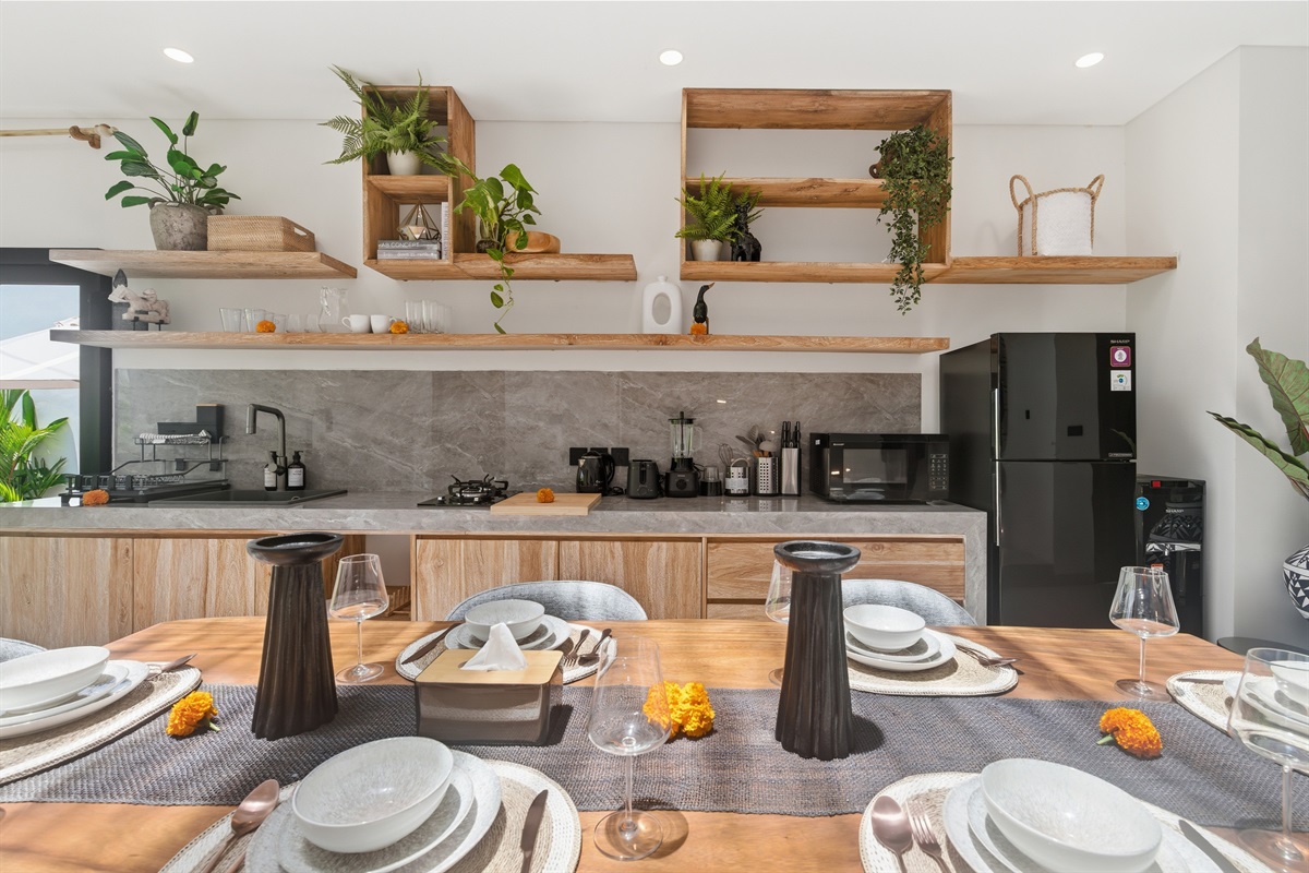 Dining Area & Kitchen