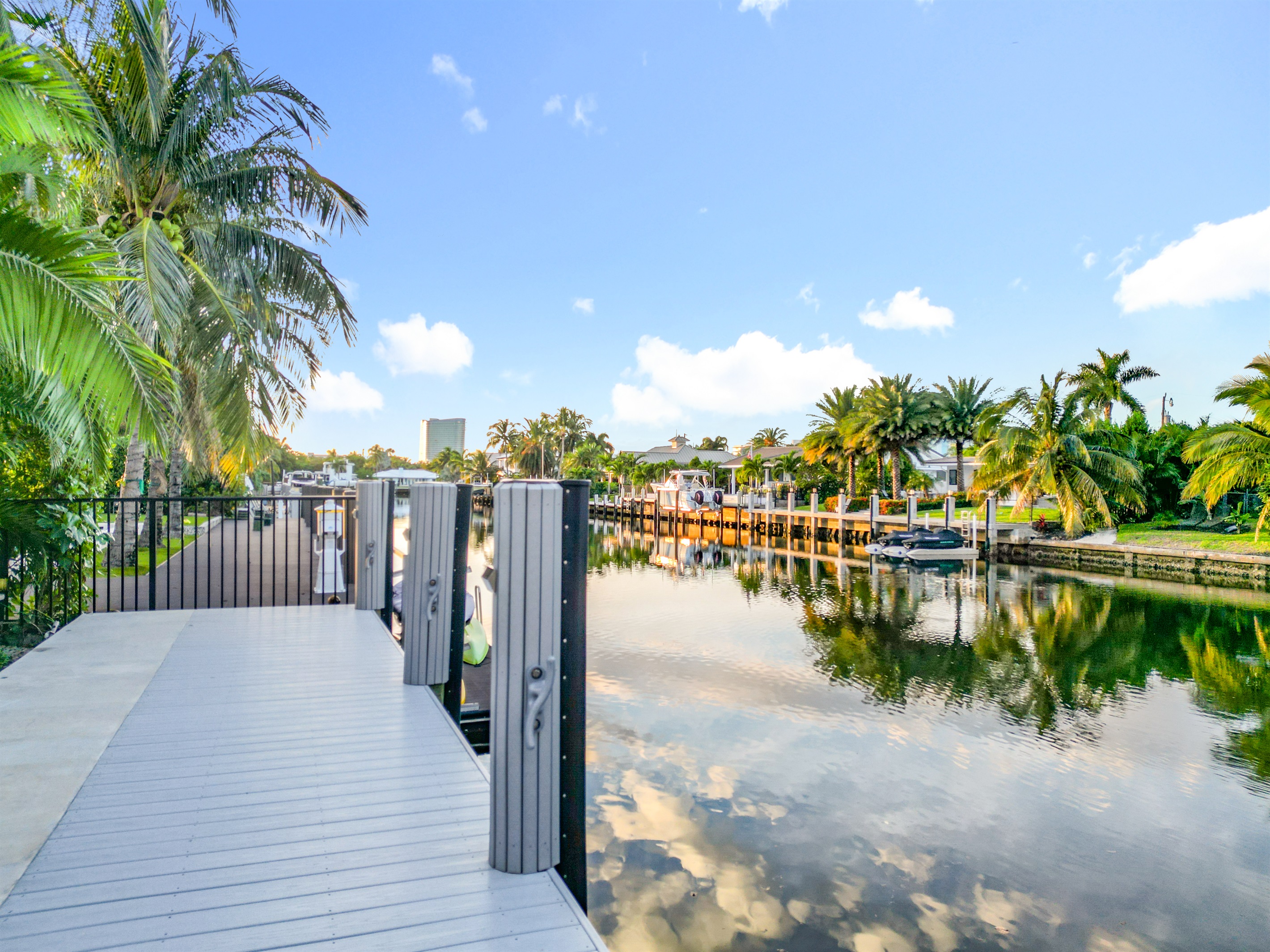 Many large piles and new cleats give you lots of docking options. 