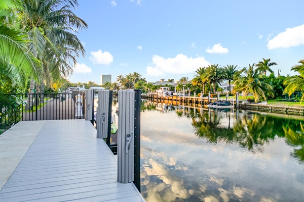 Many large piles and new cleats give you lots of docking options. 