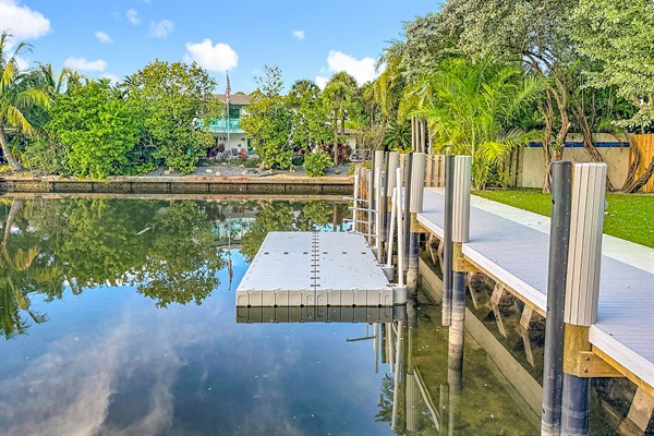 The huge floating dock gives a great area to explore, fish, or tie your jet ski or boat to. 