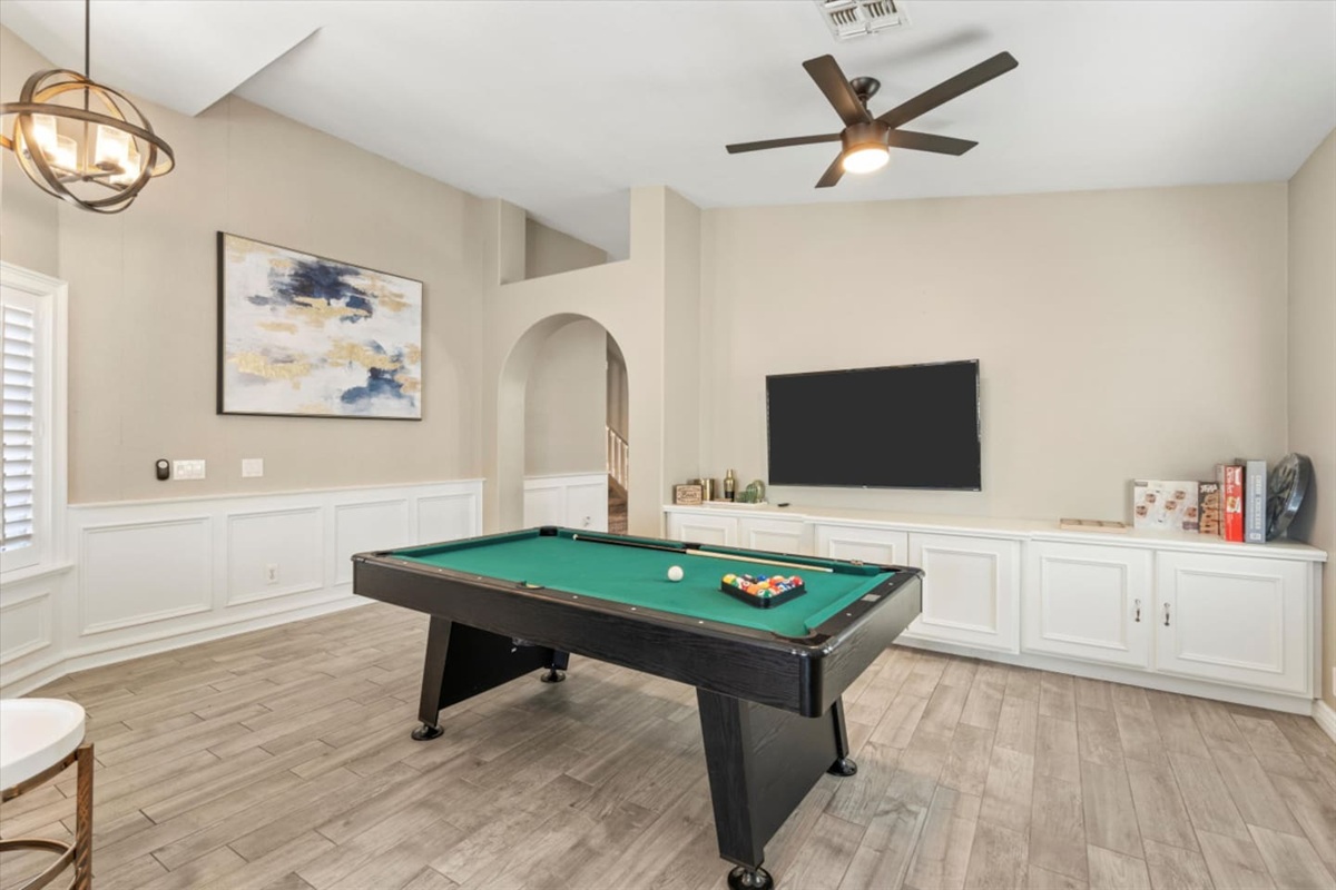 Game room, pool table