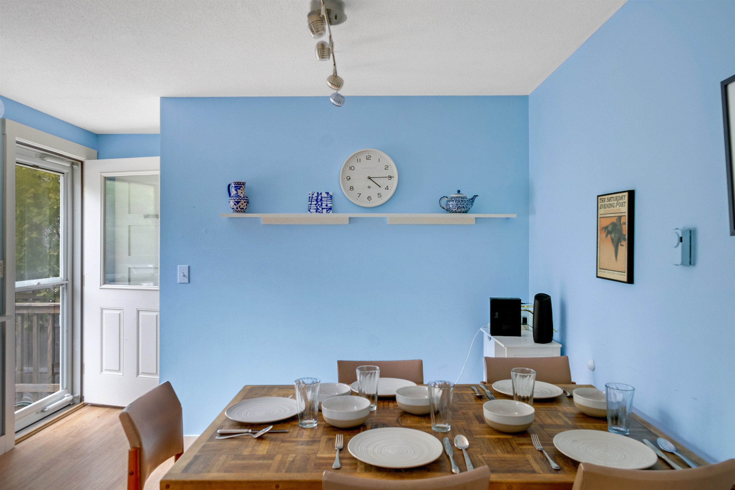 Dining Area - Seating for 5