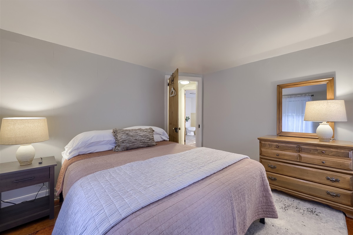 2nd Floor Queen. All linens provided.