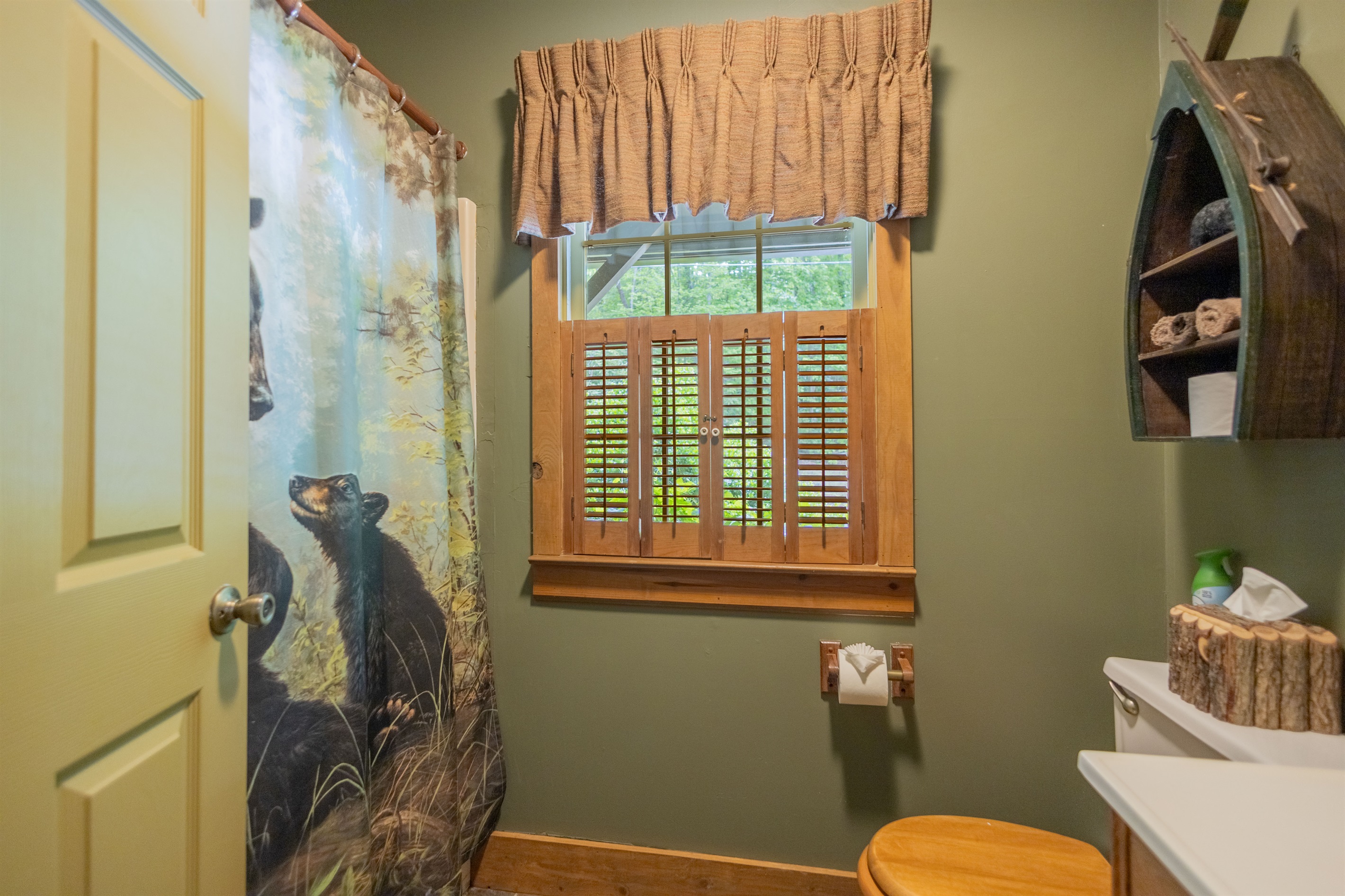 Fresh towels, thoughtful touches, and everything you need after a day exploring the mountains.