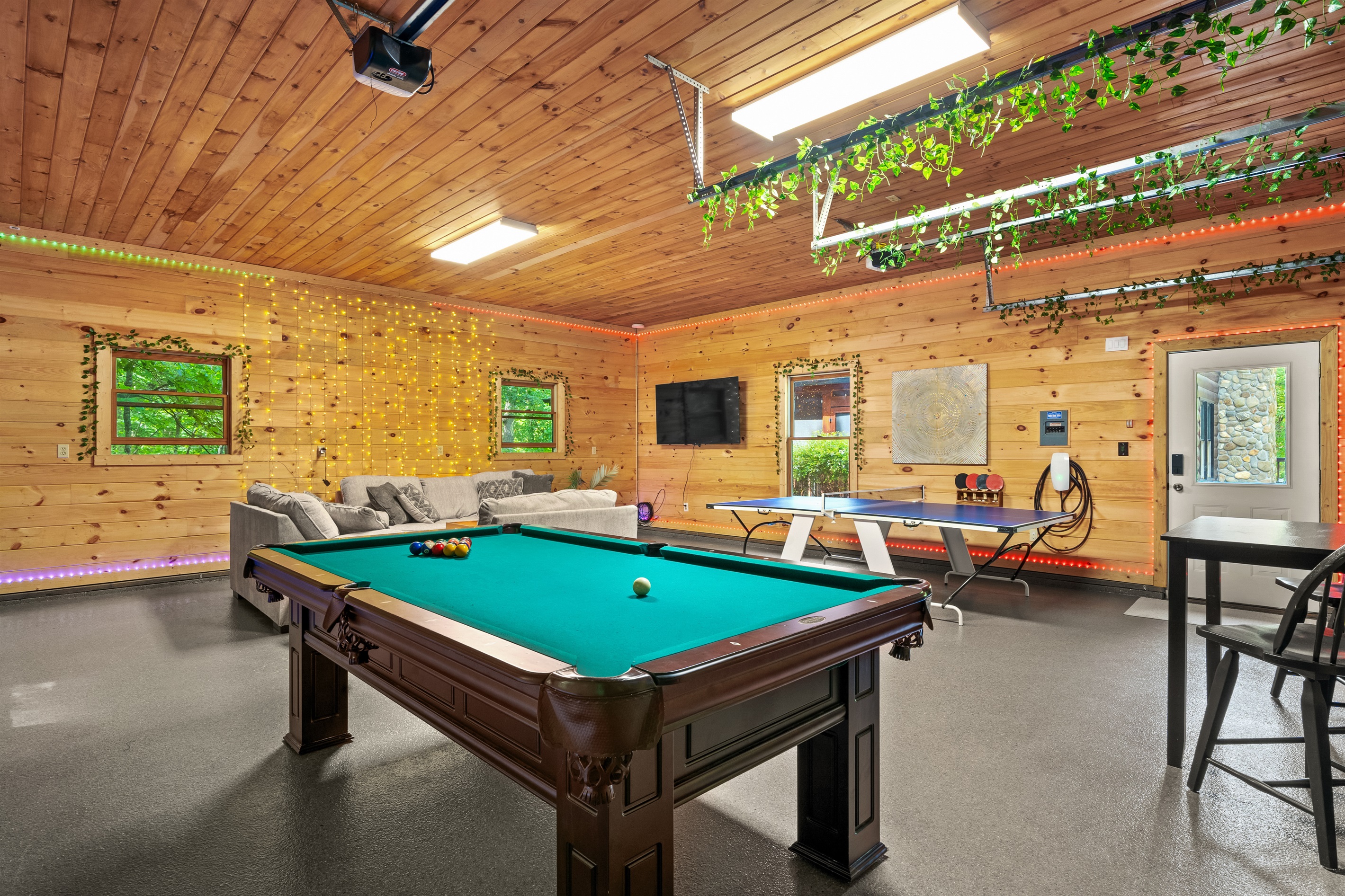 Pool table 