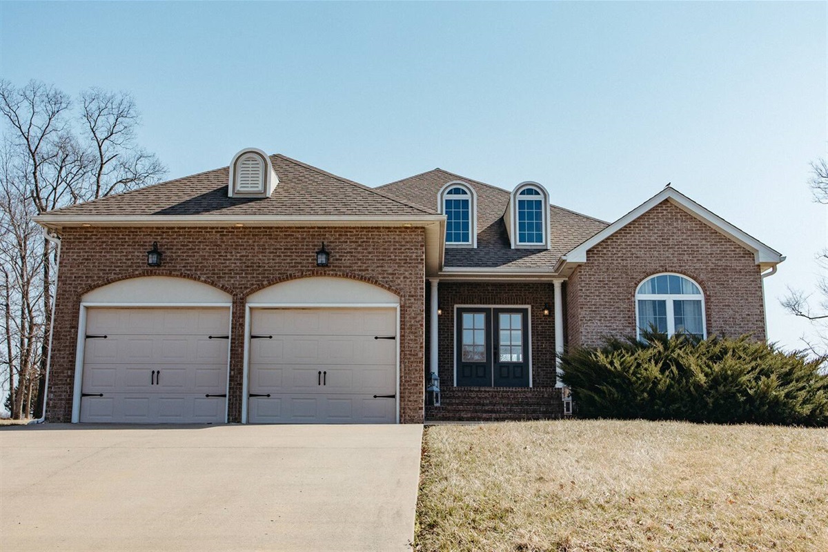 Front of Fairway Manor