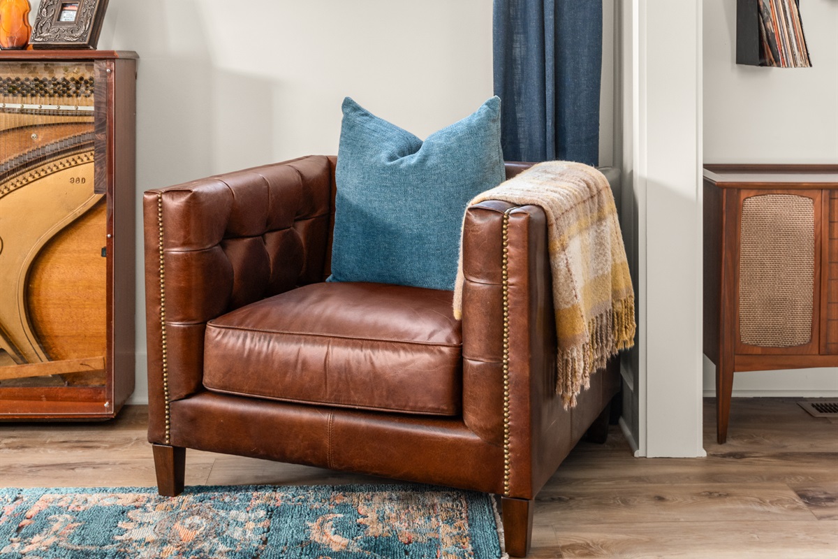 Main Living Space: Quality, comfortable furniture.