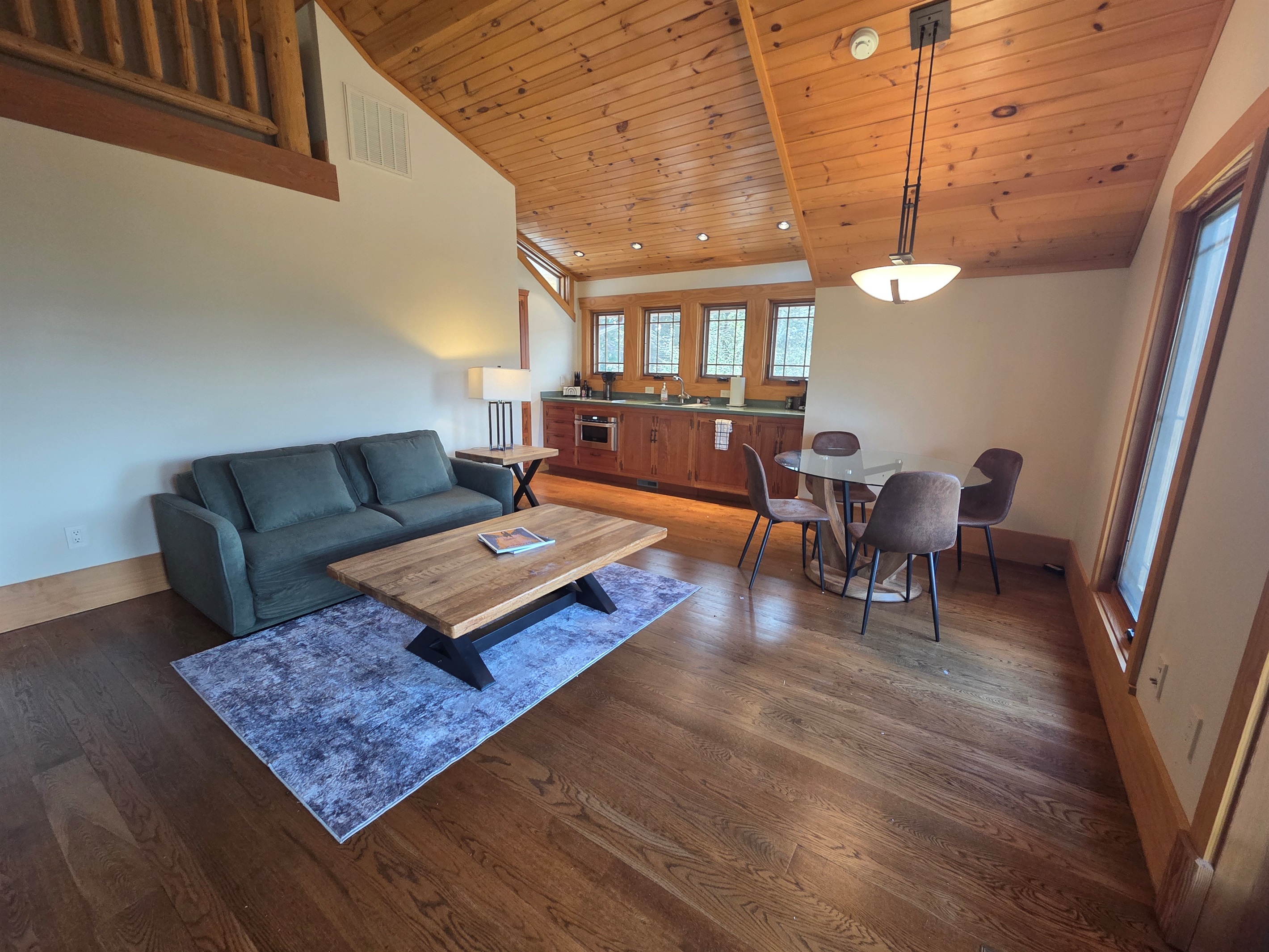 Livingroom in separate carriage apartment over garage