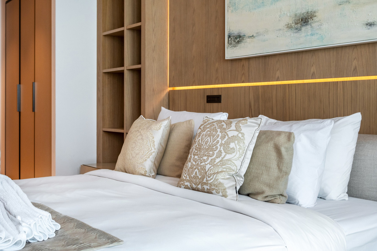 Large main bedroom with en suite bathroom and panoramic view