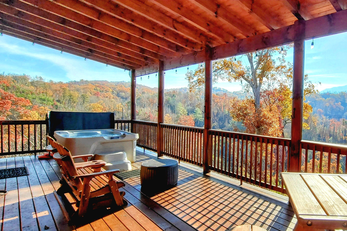 Spectacular Fall display from The Sweet Escape deck 🧡