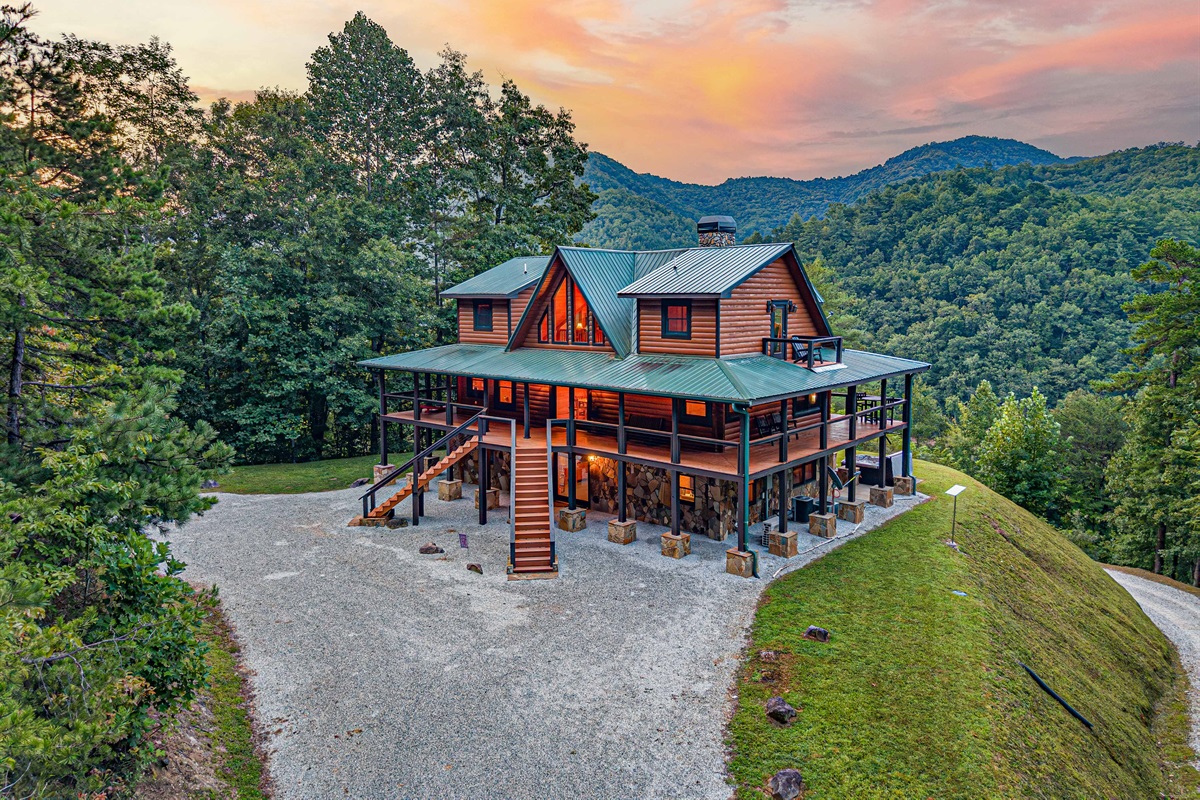 Step into serenity! Our private dock offers breathtaking views of the misty lake, surrounded by lush forests. The perfect escape for nature lovers.