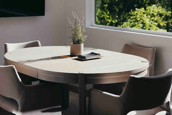First floor offers another great entertaining space, prefect for playing games, while watching sports or a movie on the TV. Bar area with wine fridge and coffee station for first floor guests. 