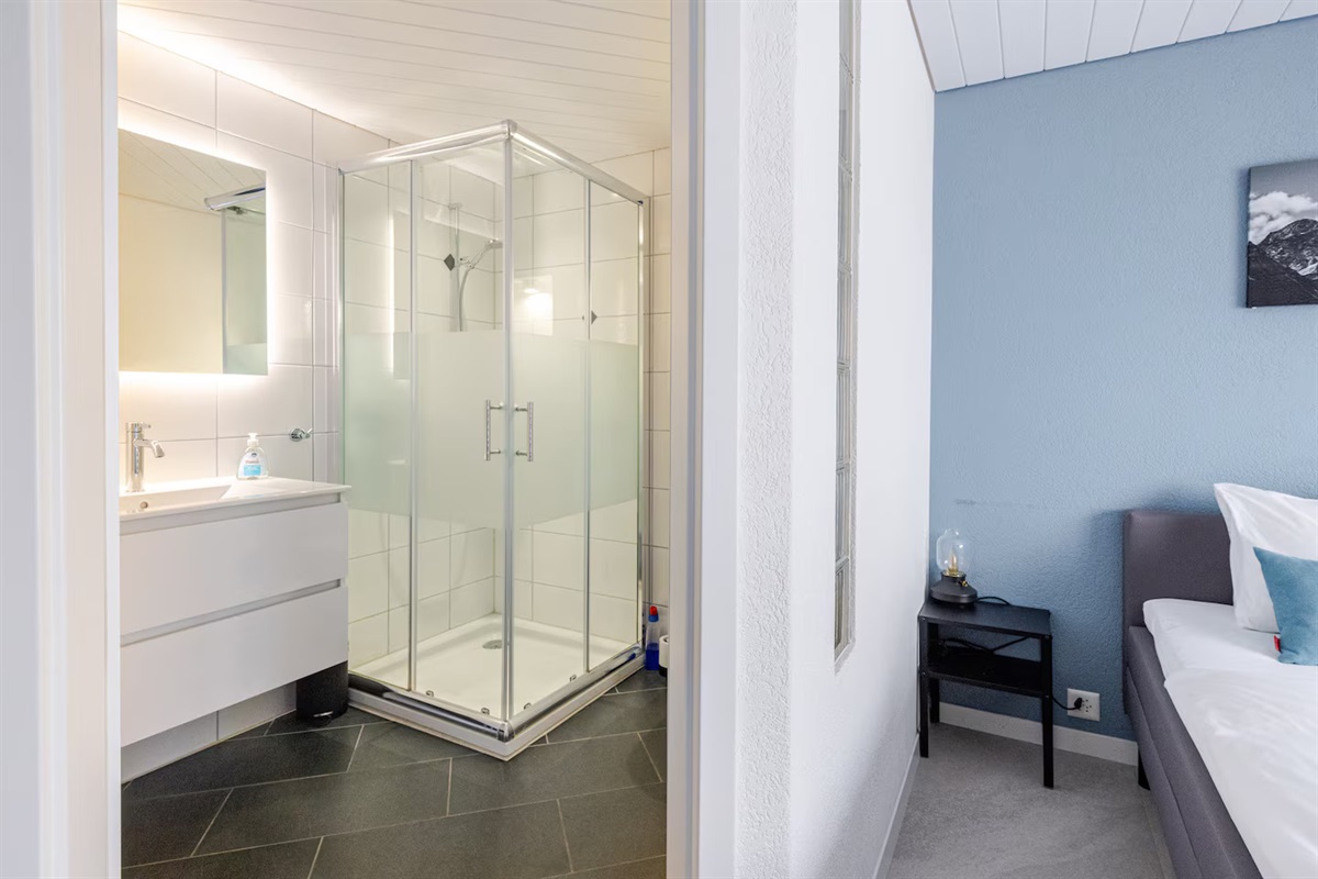 En-suite bathroom with shower