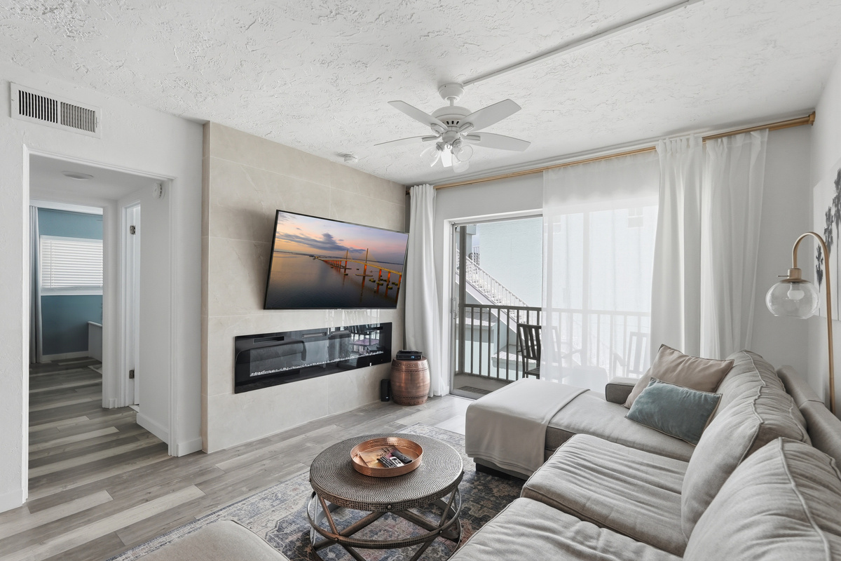 Bright and comfortable, the living room provides a welcoming space to relax, watch your favorite shows, or spend quality time together after a day at the beach.