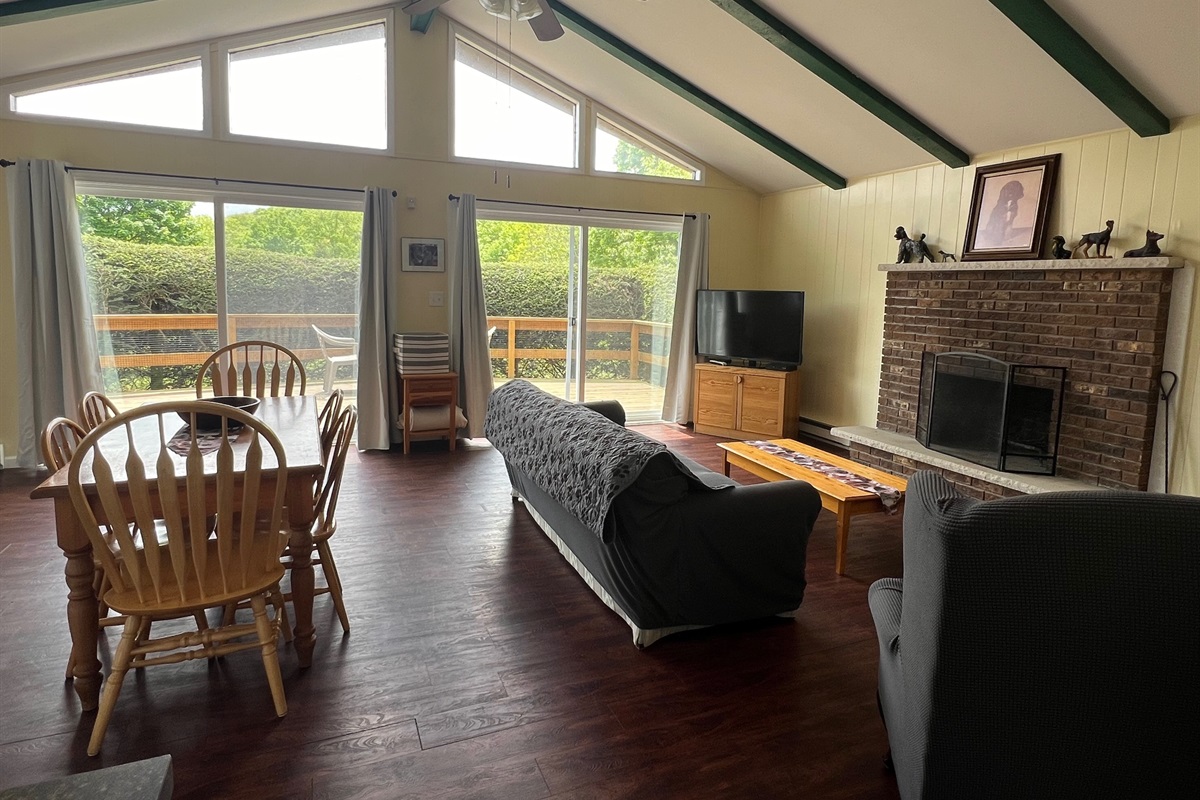 Ding/Living Room and Deck