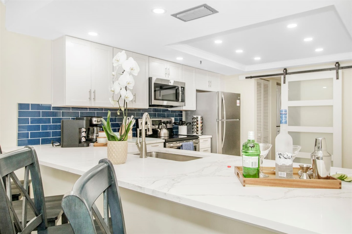 Fully equipped kitchen with new appliances. 