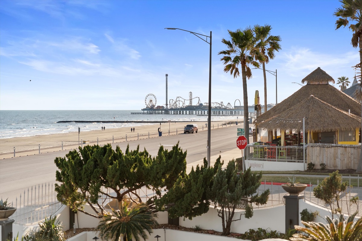 d3b3a2f4beff42e5a61cafa6af4ee5df Large | Beachhouse | Texas | TX | Vacation Homes | Galveston | Crystal Beach | Kokomo | Breezy Days | Beachfront Elegance | Sunrise Serenity | Southern Sands Property Management, LLC