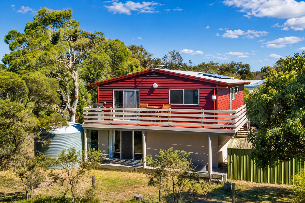 The raised deck and two-storey layout give Carlenes Getaway a relaxed Loch Sport base with space to settle in between beach days