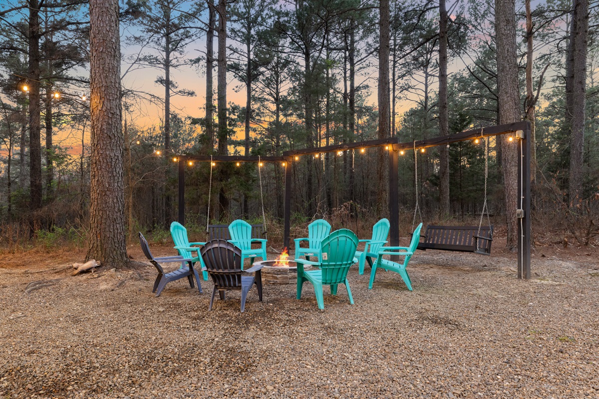 Sweet moments await. Gather around the firepit for classic s’mores and cozy memories under the stars with our complimentary s’mores starter set. These are the memories guests love most.