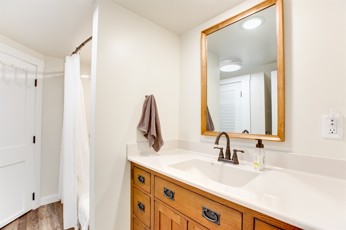 Upstairs full bathroom for bedroom 3 & 4