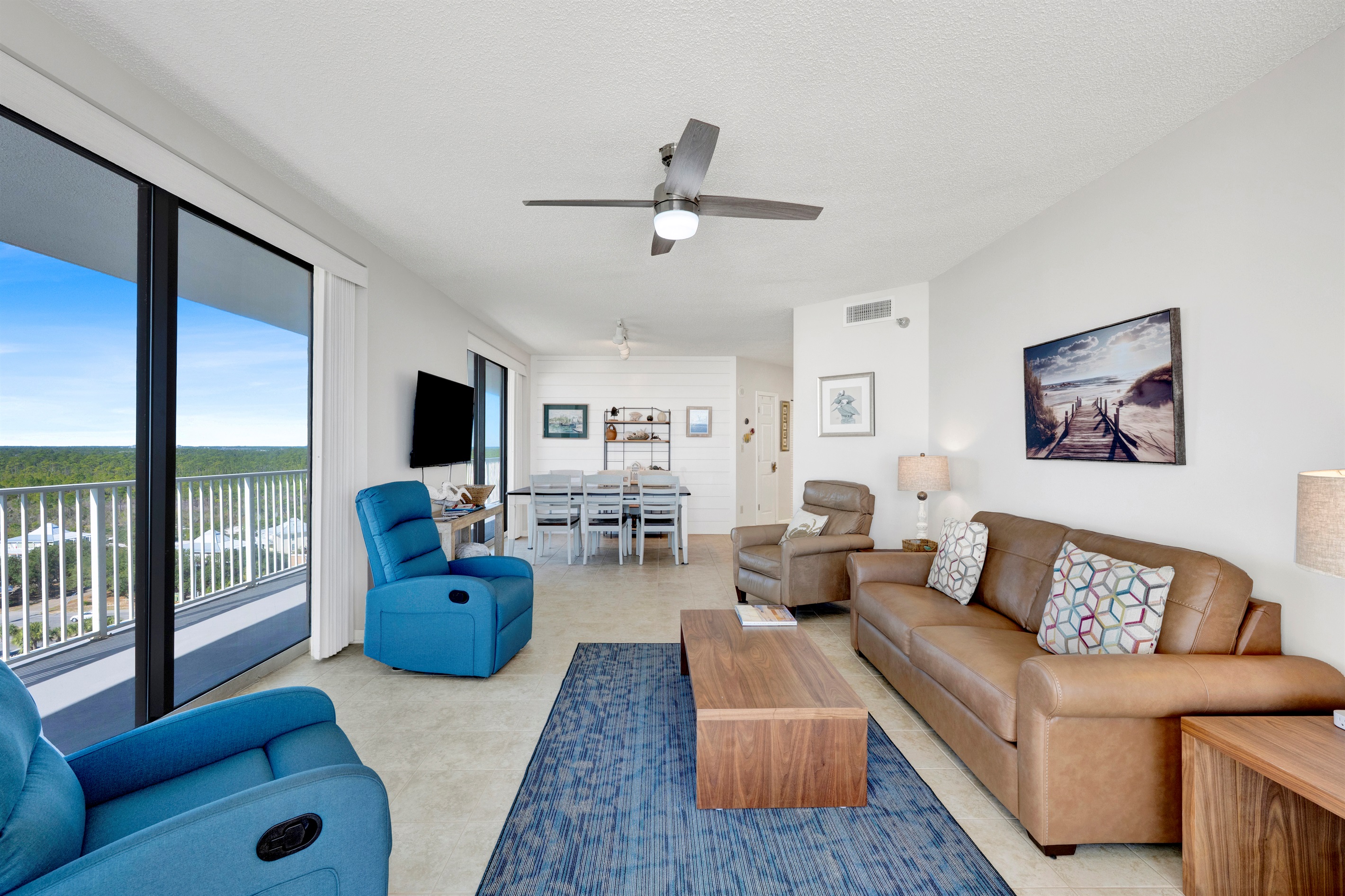 LIVING ROOM / DINING ROOM