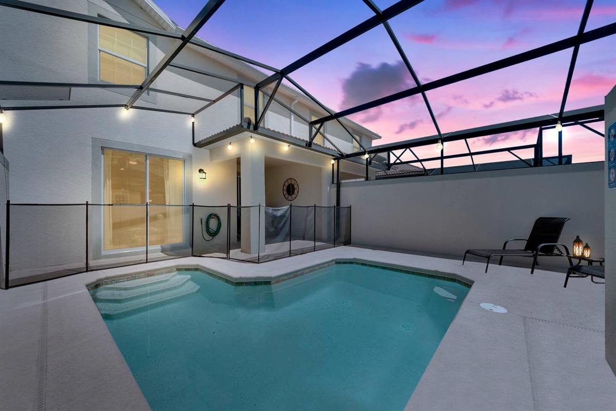 The night lights invite you to enjoy your private pool in the evening 