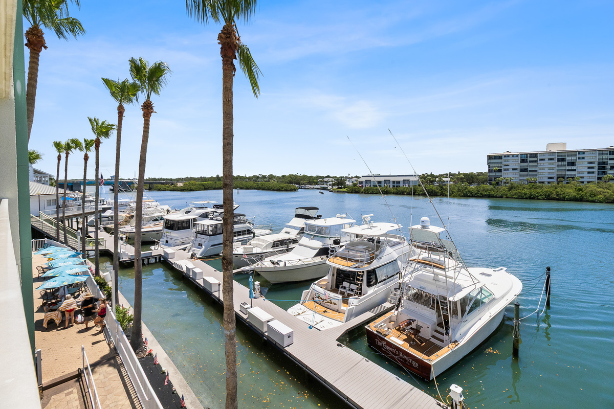Bringing a boat?  You will need to call the Indian Rocks Beach Holiday Inn to reserve a slip.