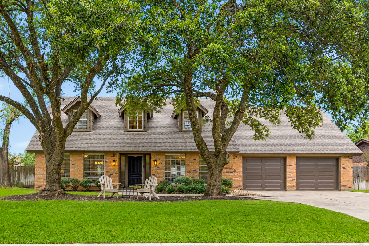 Custom home in neighborhood nestled against Texas A&M campus.