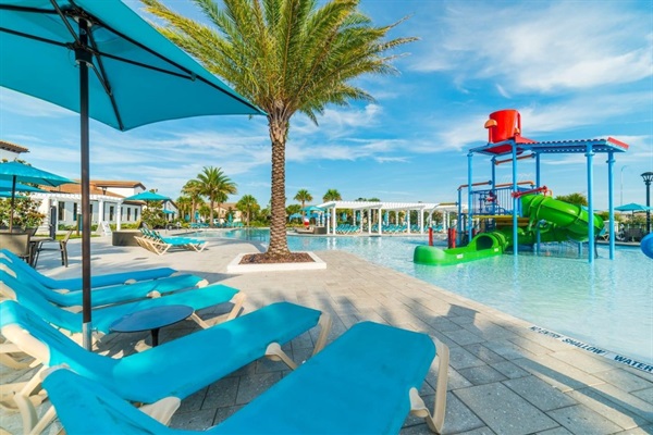 Plenty Of Loungers - Splash Pool And Adult Pool