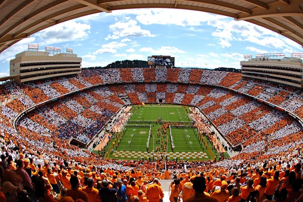 Just 10 minutes from Neyland Stadium — perfect for UT game days and Vols fans.