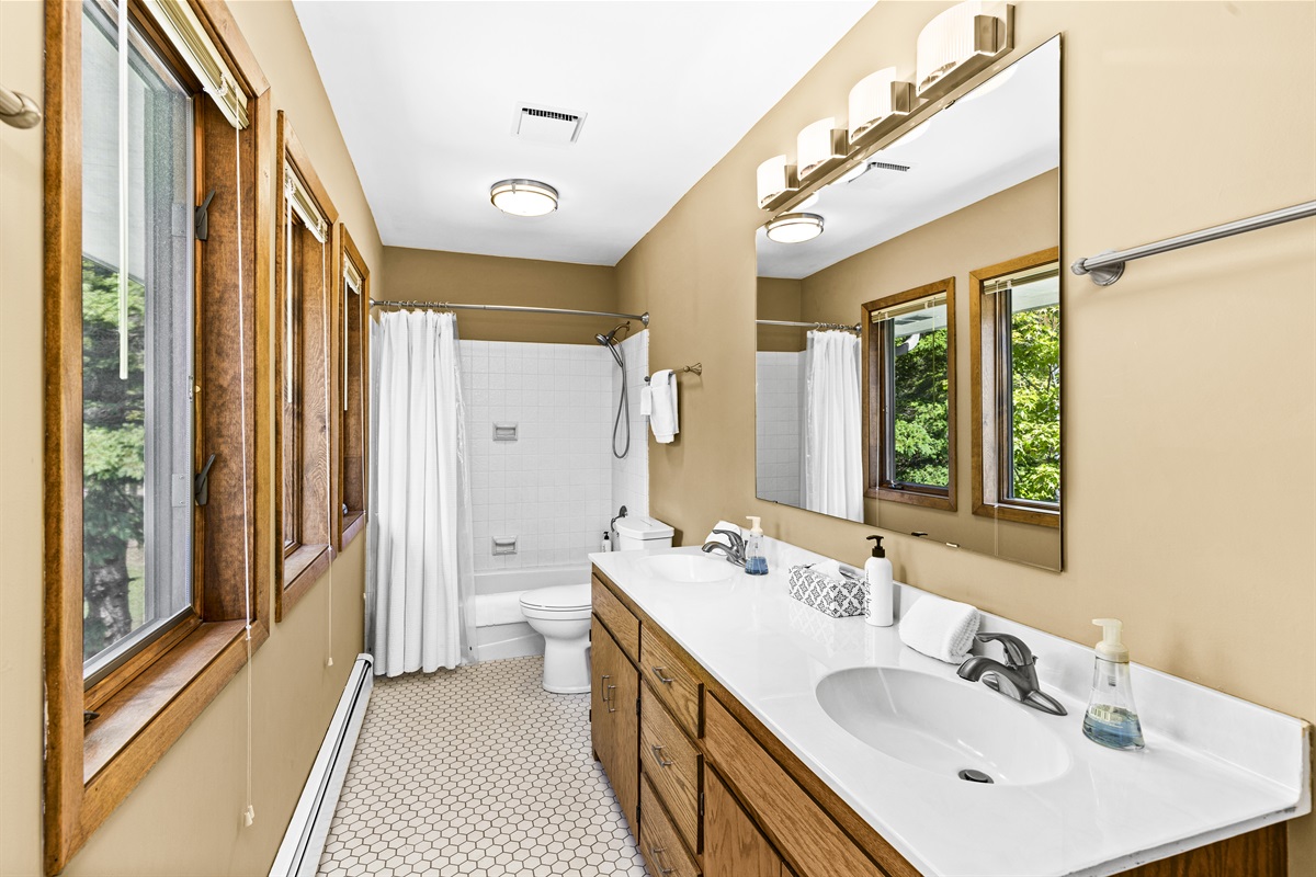 Upper level bathroom.
