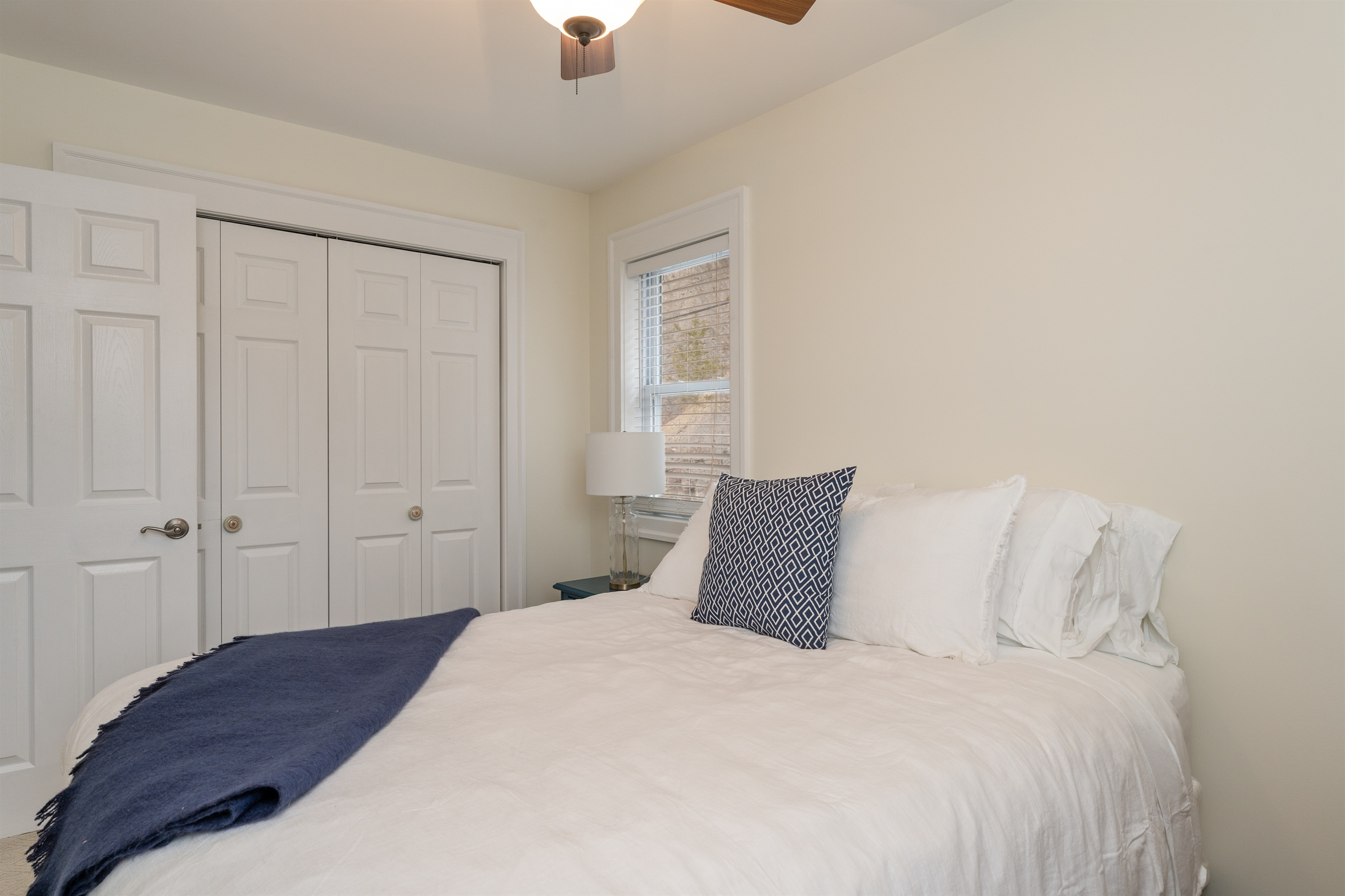 Spacious Queen bedroom - upstairs