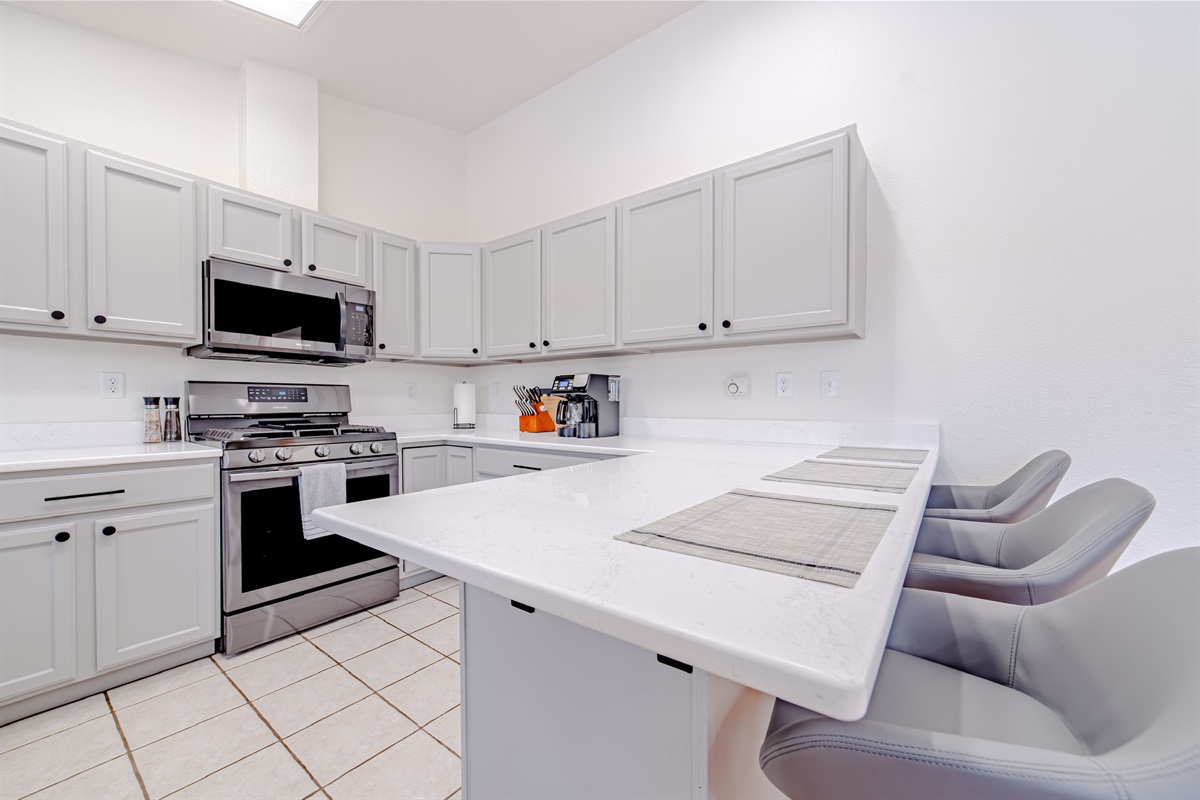 Many small appliances including coffee maker, toaster, blender and more!