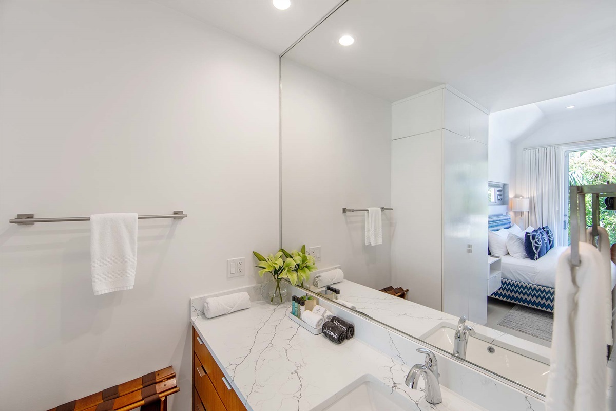 Poolside Ground Floor King Bedroom ENSUITE