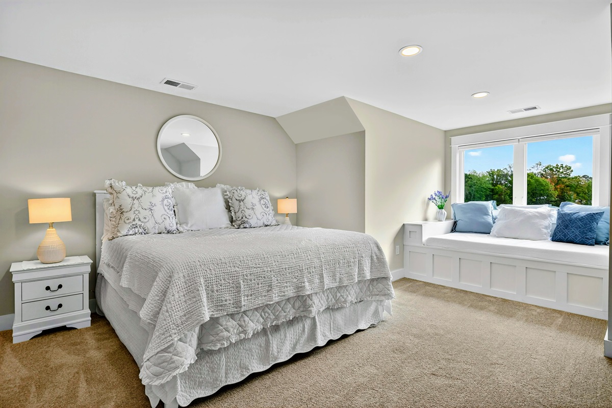 This upper level king suite also has an en-suite full size window bed, perfect for kids to sleep with parents. Pictures don't do this room justice - pure luxury! Done in whites and blues, no detail was spared, plush mattress and luxurious full bath!