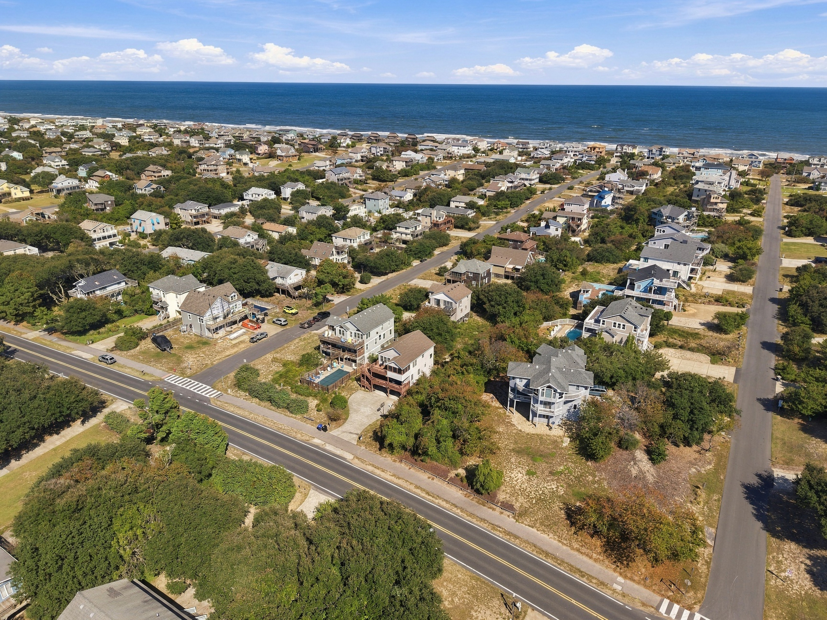 Looking east: the ocean is just a short stroll through the neighborhood.