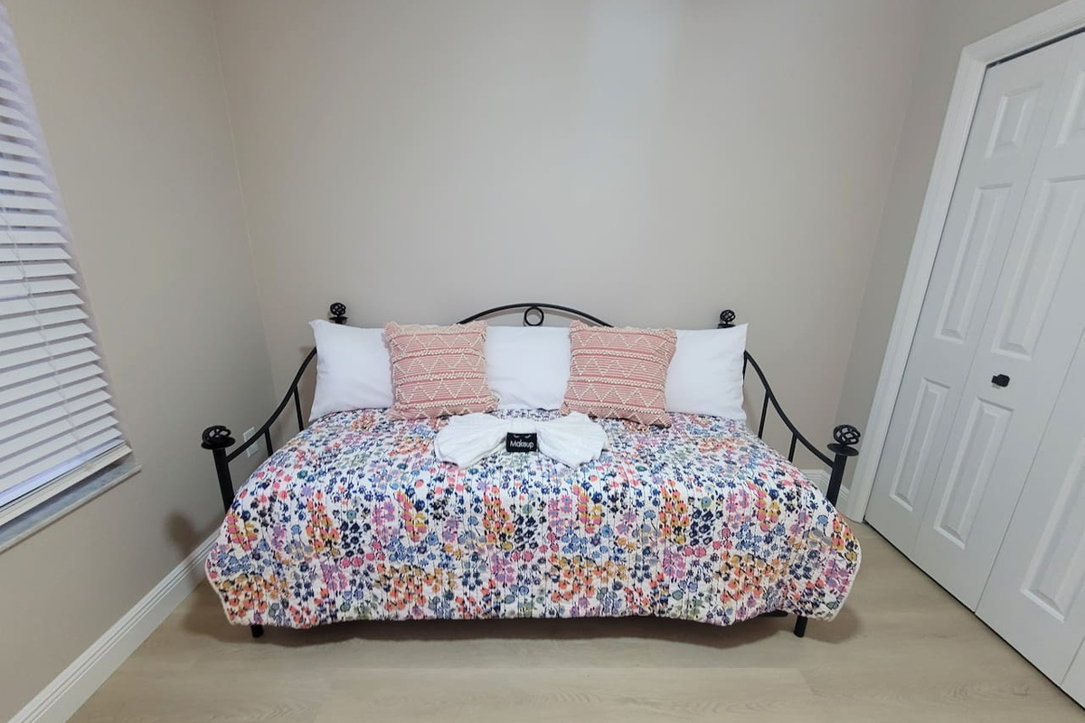 Twin daybed with a twin trundle!