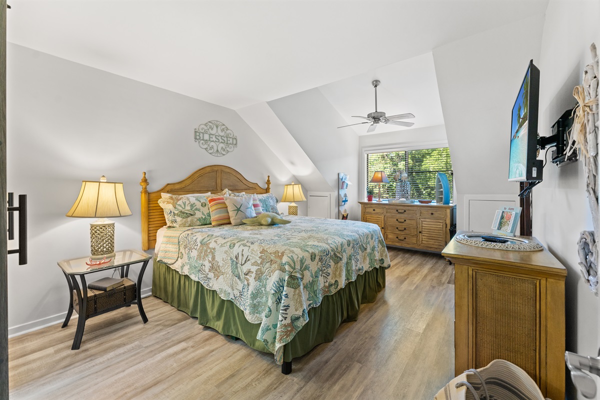 Main Bedroom with King bed and beautiful ensuite
