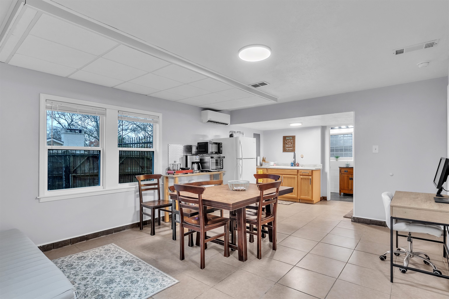 Dining Area & Kitchen