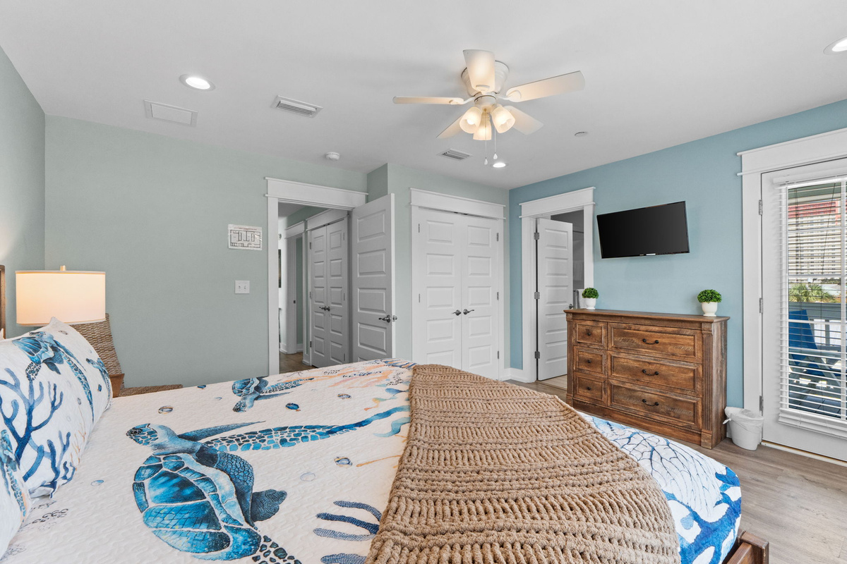 3rd floor king master with full private bath