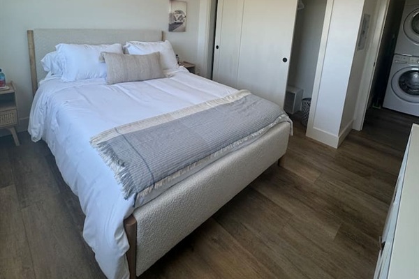 2nd Bedroom Queen bed