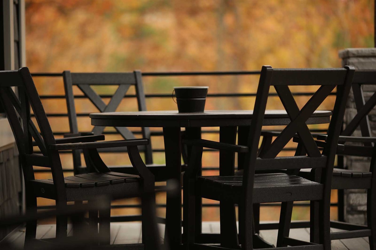 Outdoor dining seating