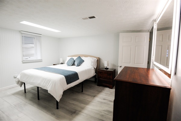 Bedroom 4 - Queen