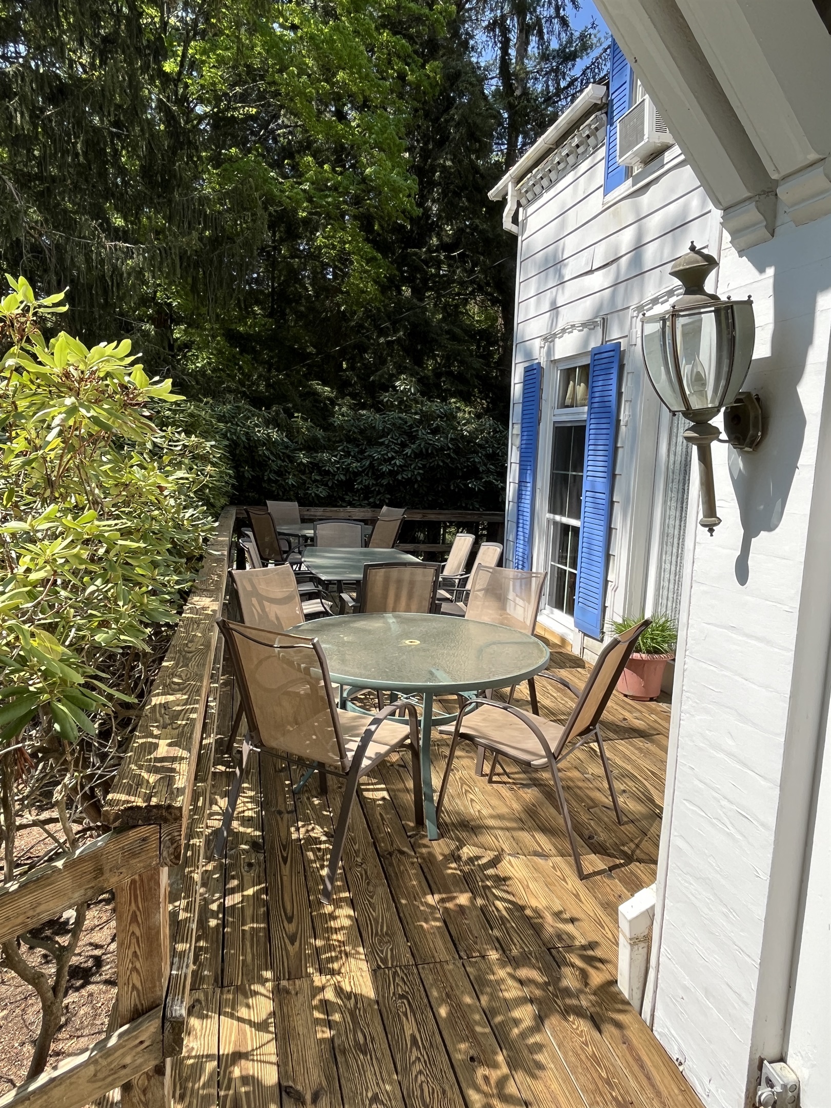 Outside dining, perfect spot for morning coffee!