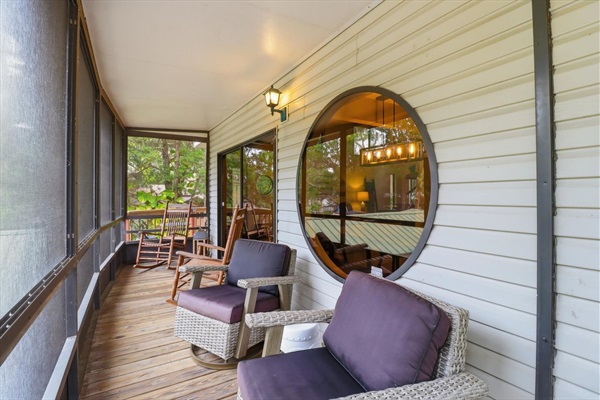 40 foot screened balcony with plenty of seating.