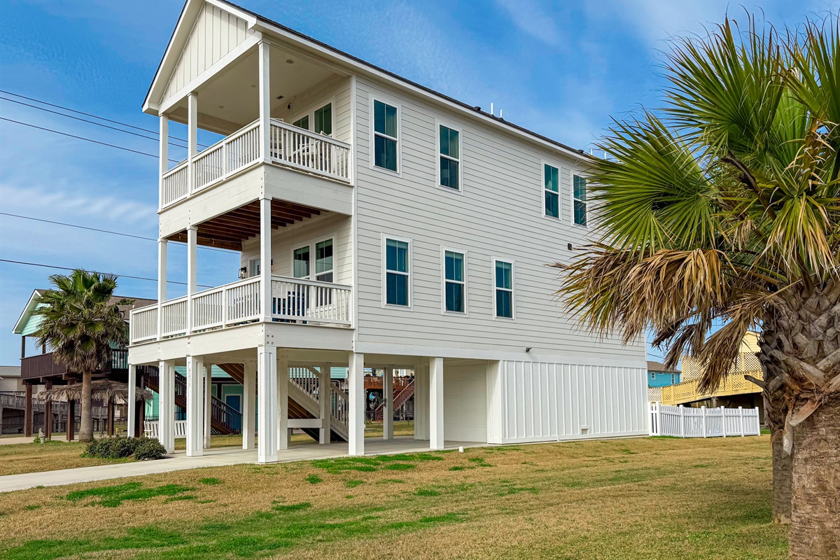 Galveston Grand Getaway is a 3-level home with living areas on 2 floors.