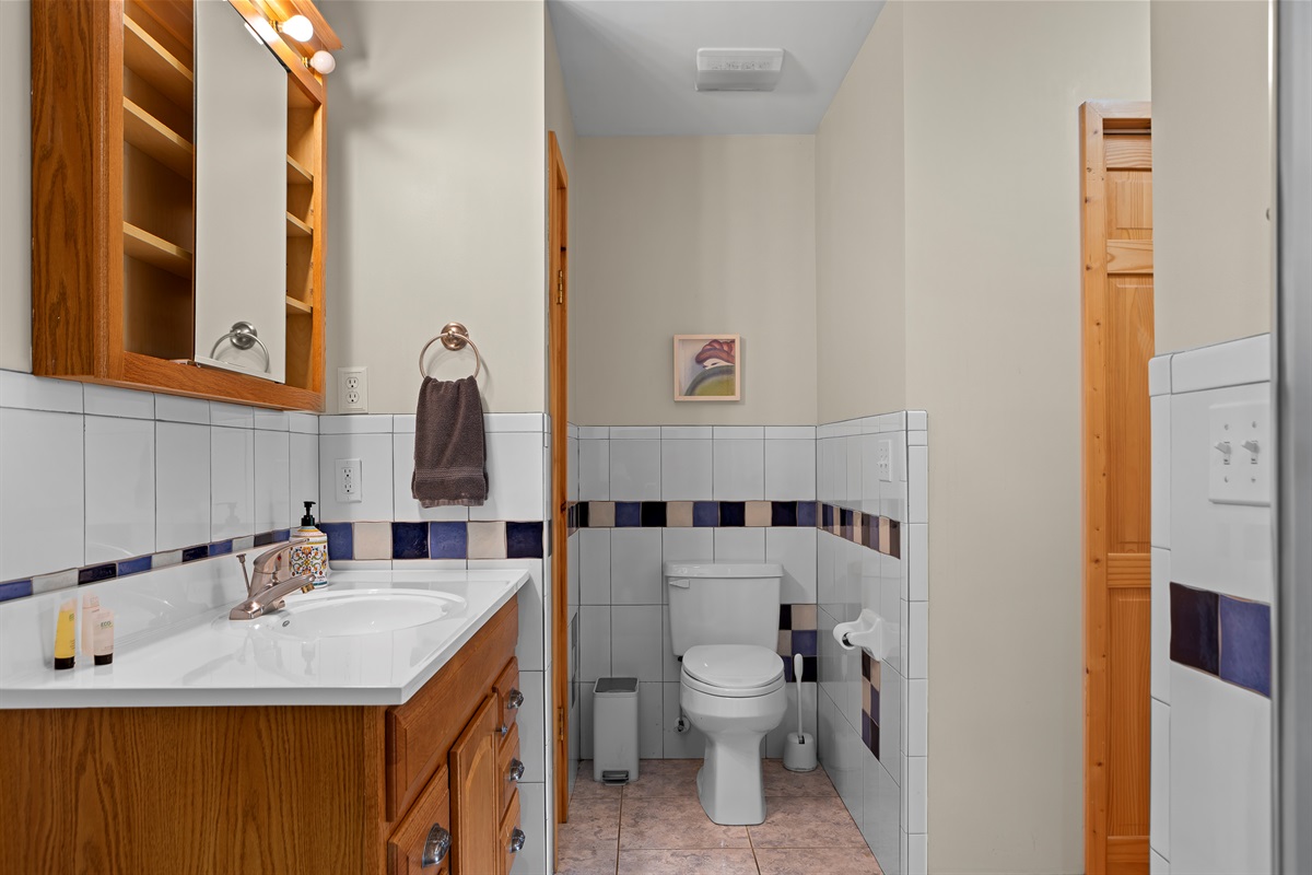 Full Bathroom 2: Bright tiles and elegant fixtures create a refreshing space for your getaway!