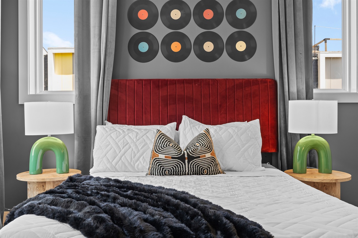 Chic Retreat: Enjoy vibrant decor, plush textures, and vinyl vibes for a memorable Nashville stay!