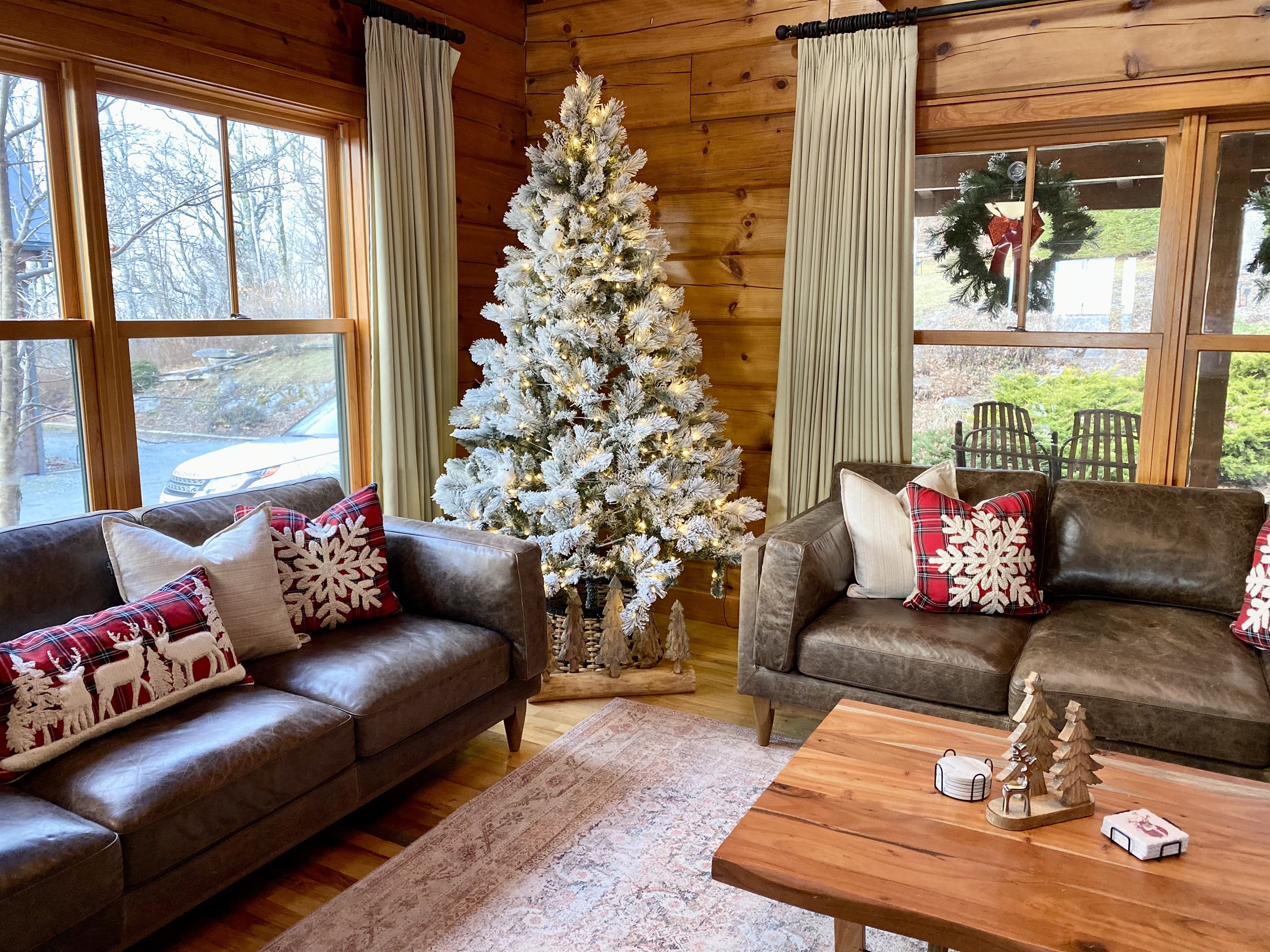 Enjoy the Holidays at Elk Lodge with plenty of room under the tree for presents.